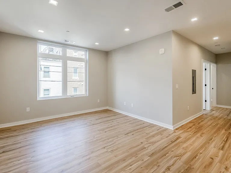 1358 Florida Ave NE — Photo 10