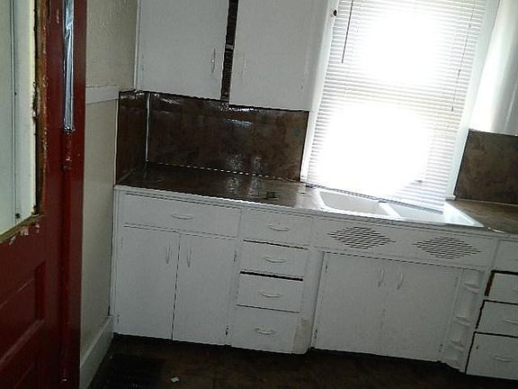 4th image of 1528 Viola Ave