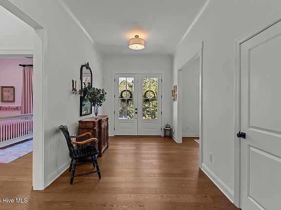 5th image of 92 Woodland Circle