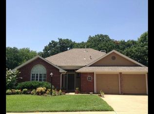 305 Arwine Dr, Hurst, TX 76053