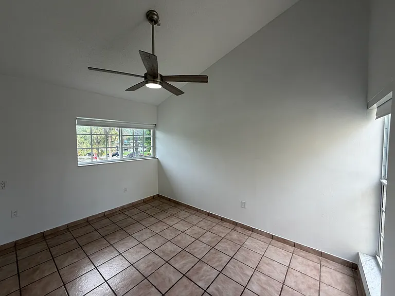 14279 Kendale Lakes Cir — Photo 38