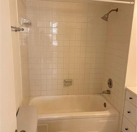 4th image of 3001 W Rolling Hills Cir APT 604