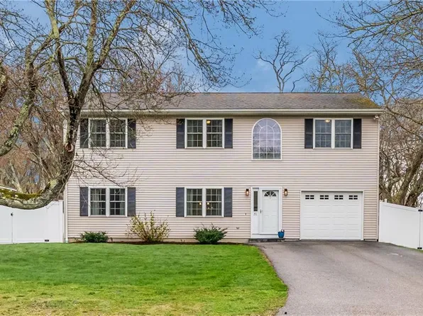 70 Foddering Farm Rd, Narragansett, RI 02882