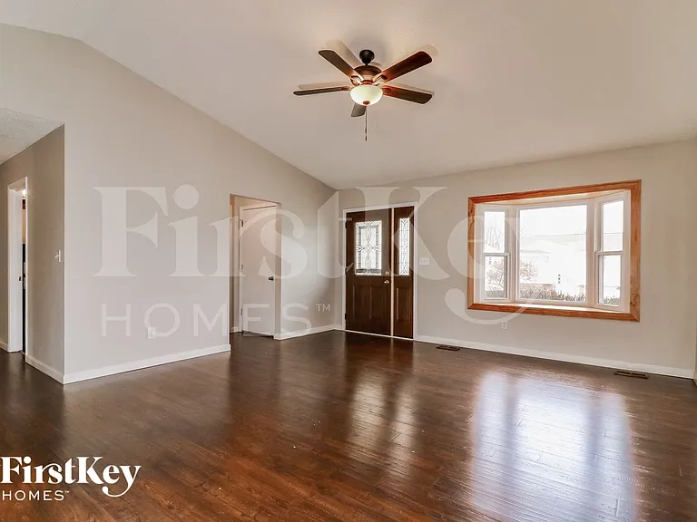 3114 Five Oaks Dr — Photo 3