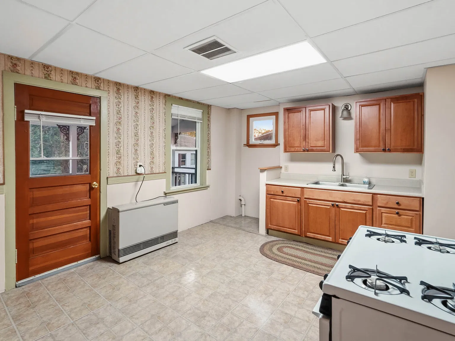 2 bed, $1,600 — Photo 1