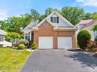 37 Merlot Ct, Monroe Township, NJ 08831