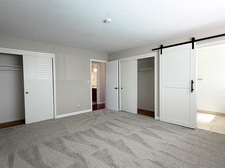 3695 Sanford St — Photo 39