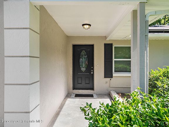 4th image of 610 Holley St