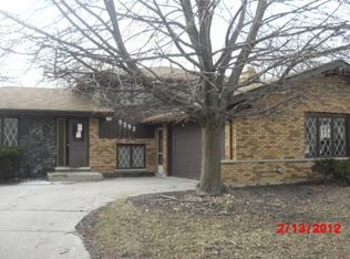 8582 Beller Ct, Darien, IL
