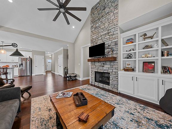 3rd image of 2798 Winstar Ct