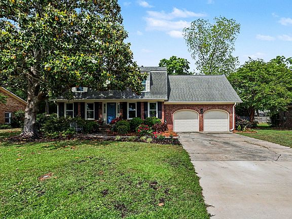 3rd image of 750 Leafwood Rd
