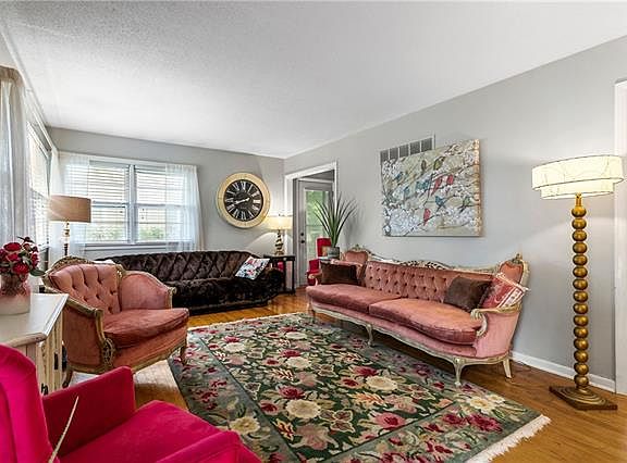4th image of 600 1/2 NE Douglas St