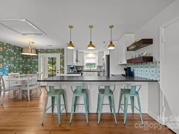 349 Country Club Rd APT 3, Asheville, NC 28804