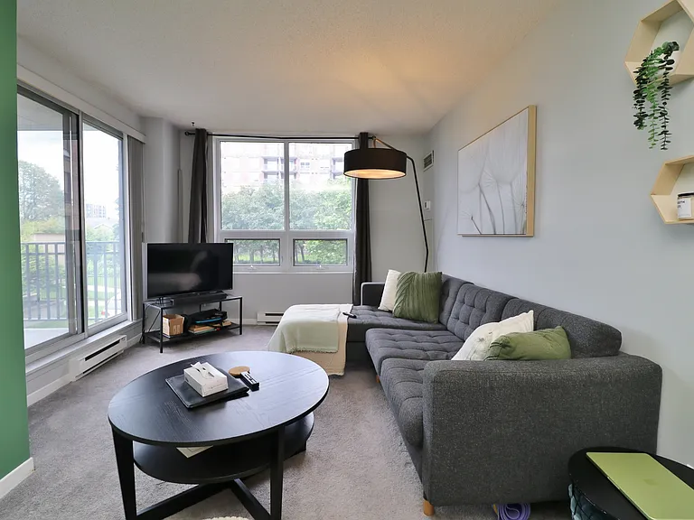 35 Holland Ave #302 — Photo 14