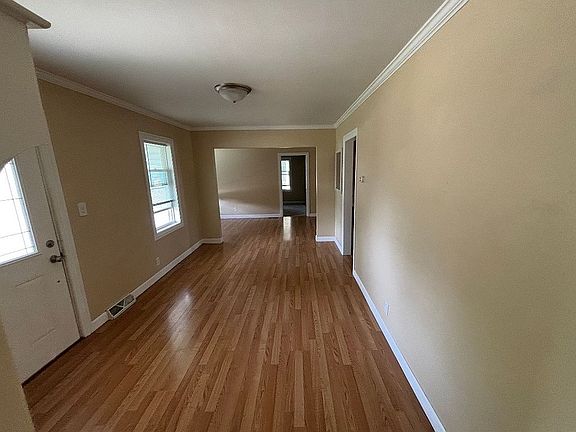 4th image of 406 Armstrong St
