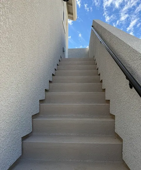 3194 Summit Dr — Photo 2