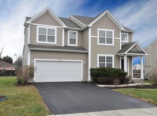 4521 Grand Strand Dr, Grove City, OH 43123