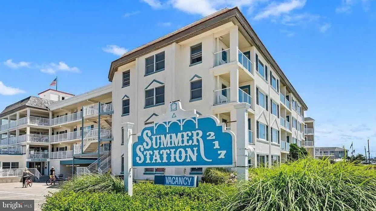 217 Beach Ave photo 1