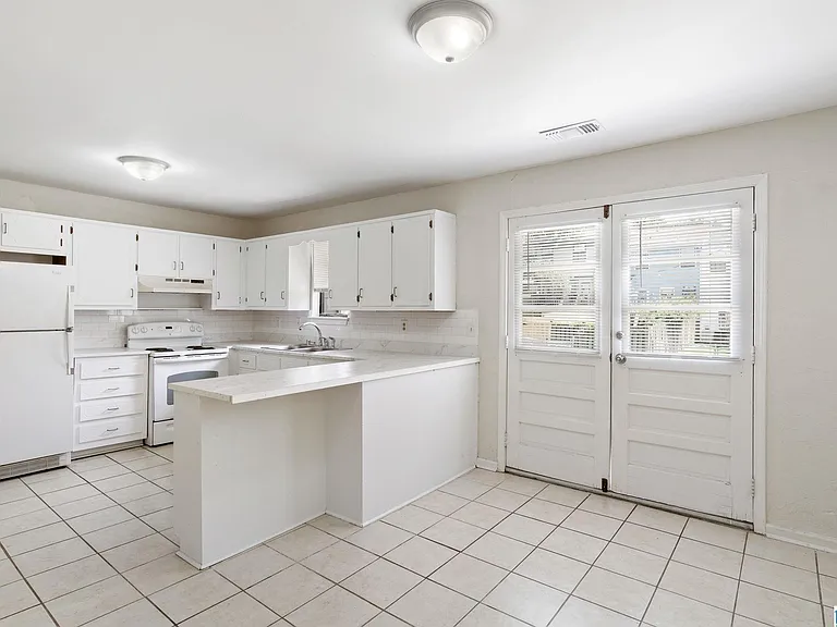 5457 Nottinghill Dr — Photo 5