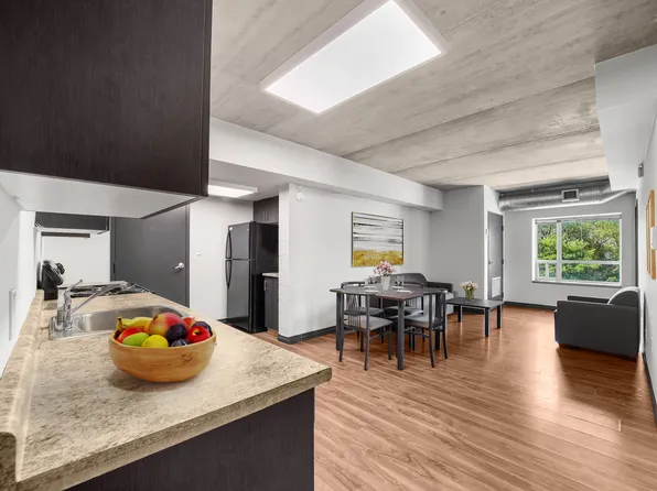 21 Columbia Street West