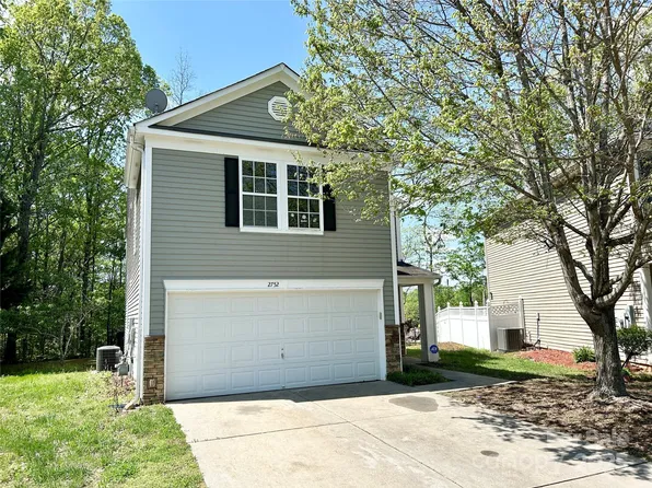 2752 Bramble Ridge Ct, Charlotte, NC 28215