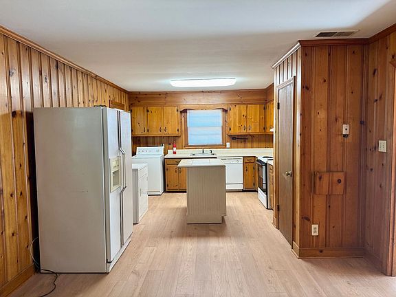 5th image of 2609 Hickory Ave