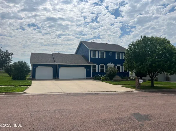 312 20th Ave NW, Watertown, SD 57201