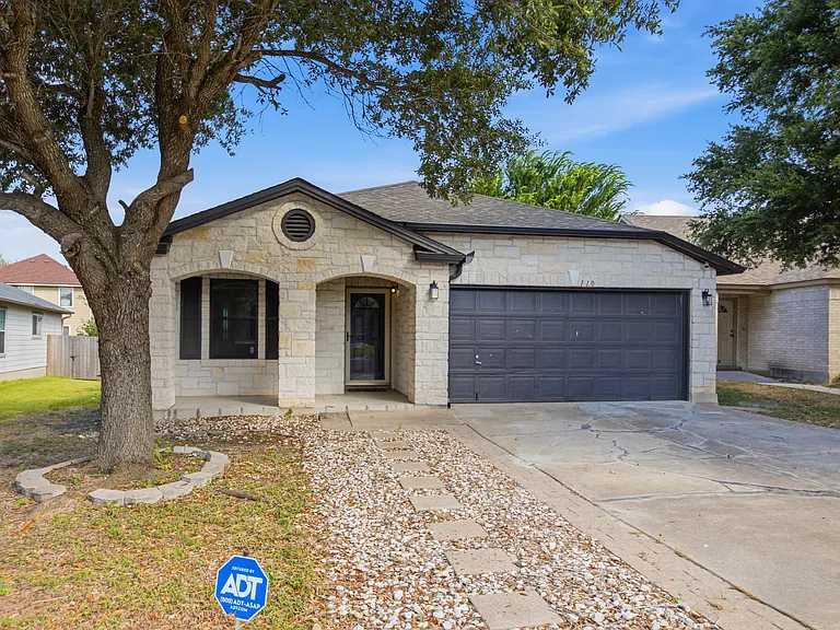 110 Capistrano Dr — Photo 1