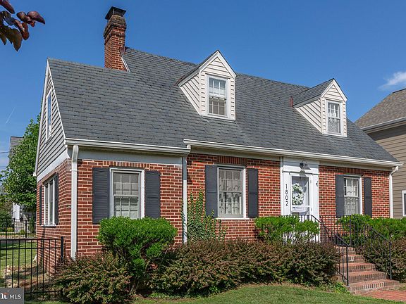 4th image of 1802 College Ave
