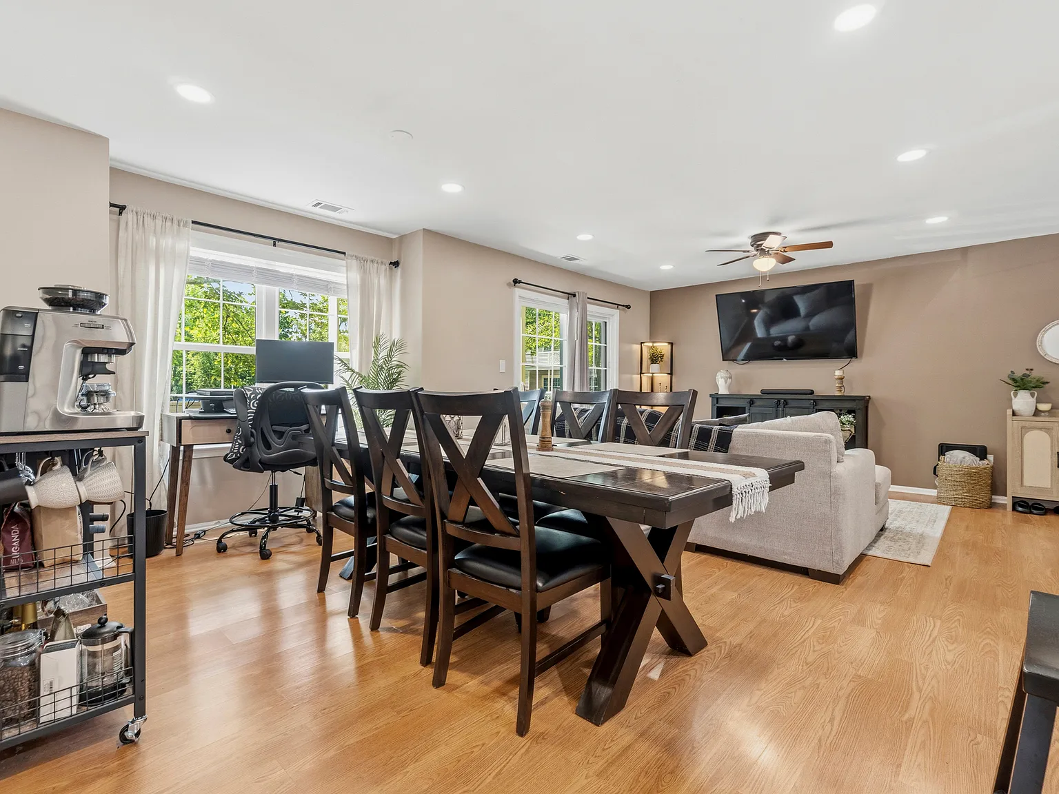 2 bed, 964 sqft, $2,700 — Photo 4