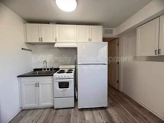 5th image of 284 W Windsor Ter Unit 4