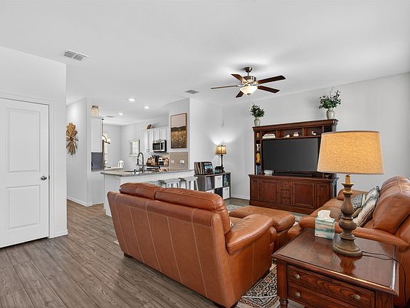 3rd image of 700 Biscay Way