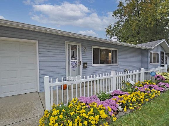 3rd image of 929 Simon Ct