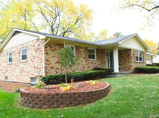 6119 Wedgewood Dr, Grand Blanc, MI 48439