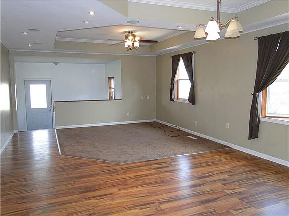 2nd image of 505 W Elm St