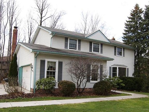 2nd image of 32850 N Burr Oak Dr
