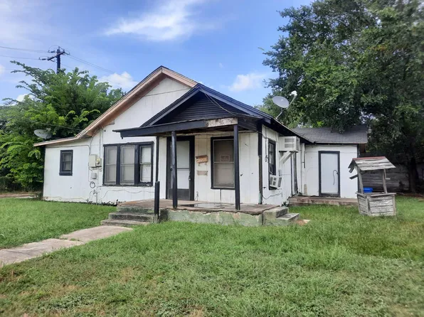 801 S Main St, Hallettsville, TX 77964