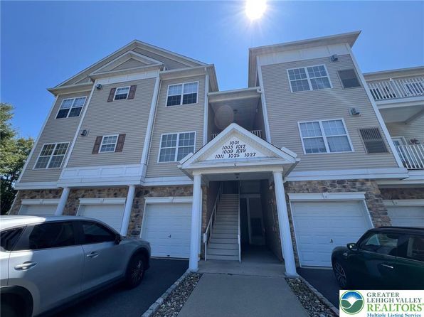 1025 Old Course Ln