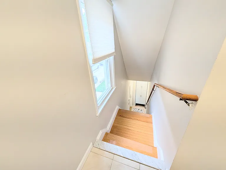 515 Broad Ave #2 — Photo 4