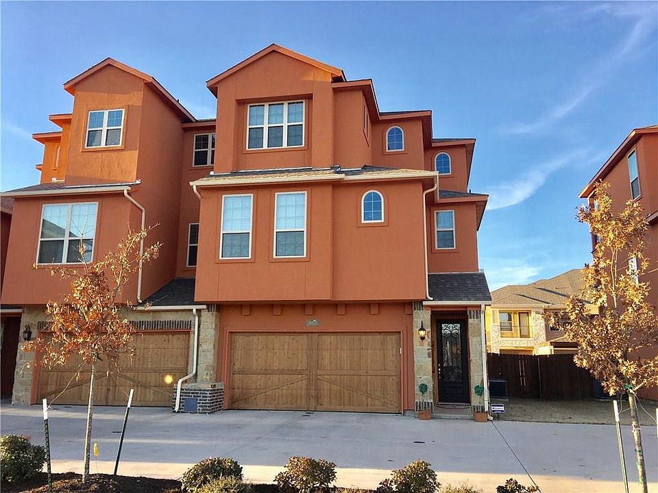 1st image of 2670 Venice Dr Unit 4