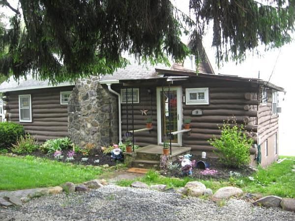 2nd image of 16 Seymour Dr