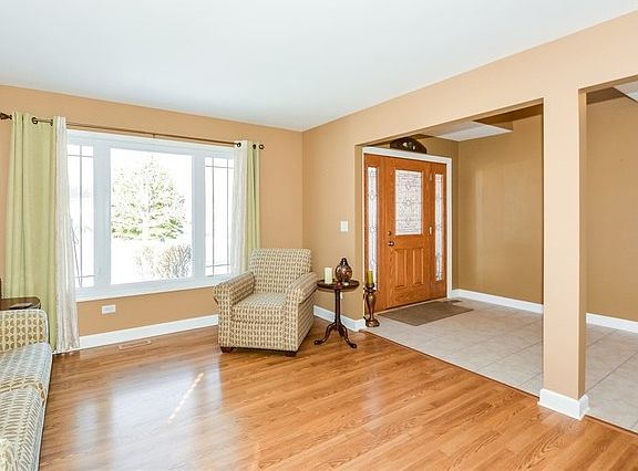 3rd image of 16837 Mohican Dr