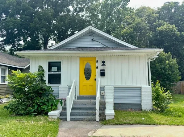 919 Decatur St, Chesapeake, VA 23324