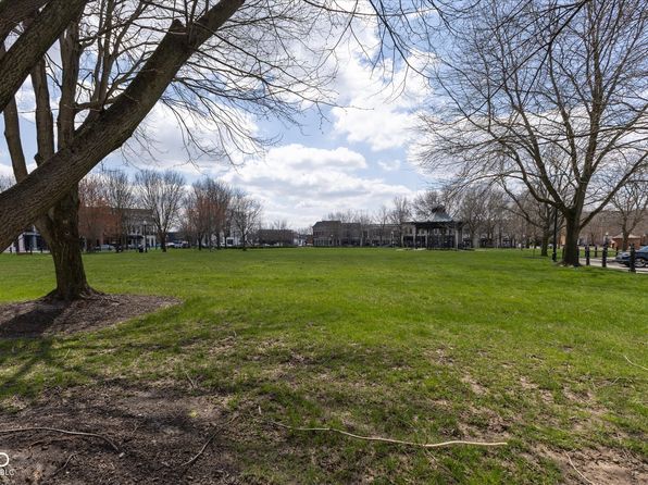 12926 University Cres APT 2C, Carmel, IN 46032