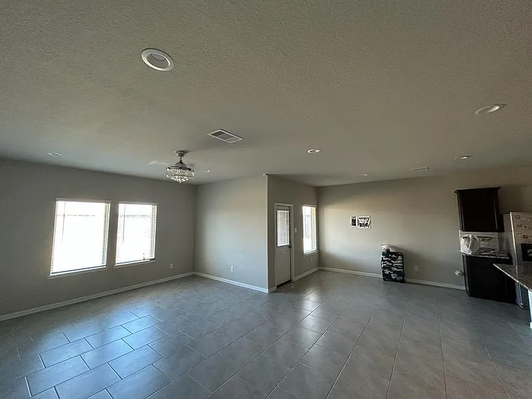 3207 Sumac Dr — Photo 8