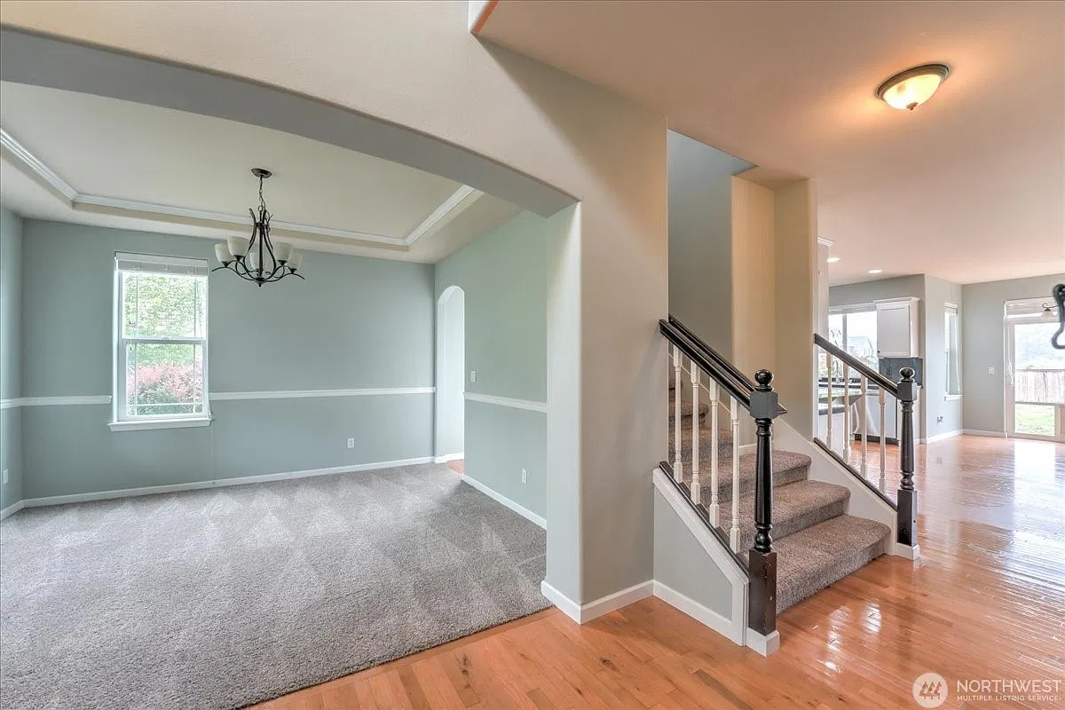 4 bed, 2.5 bath, 3048 sqft, $3,600 — Photo 2