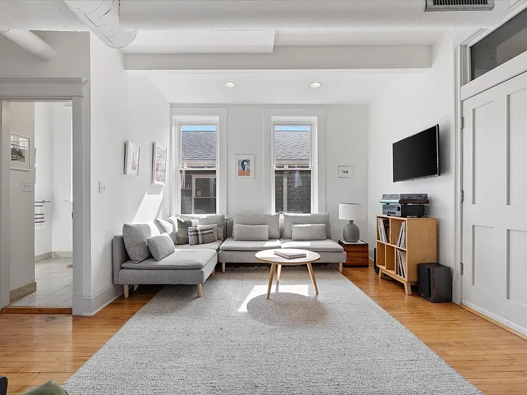 1530 W Superior St #3R — Photo 2