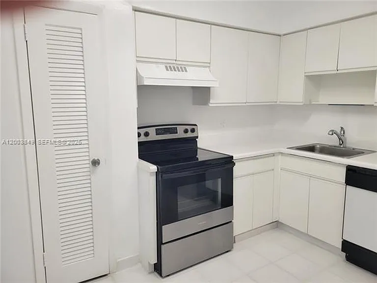 5700 Collins Ave #8A — Photo 15