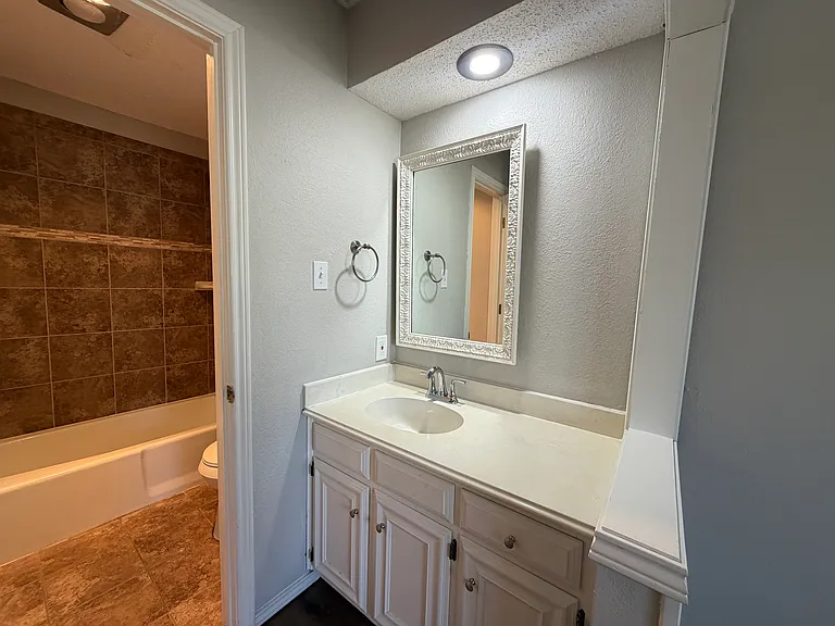 3401 Essex Ave — Photo 24