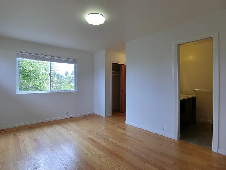 339 Paramount Dr — Photo 10
